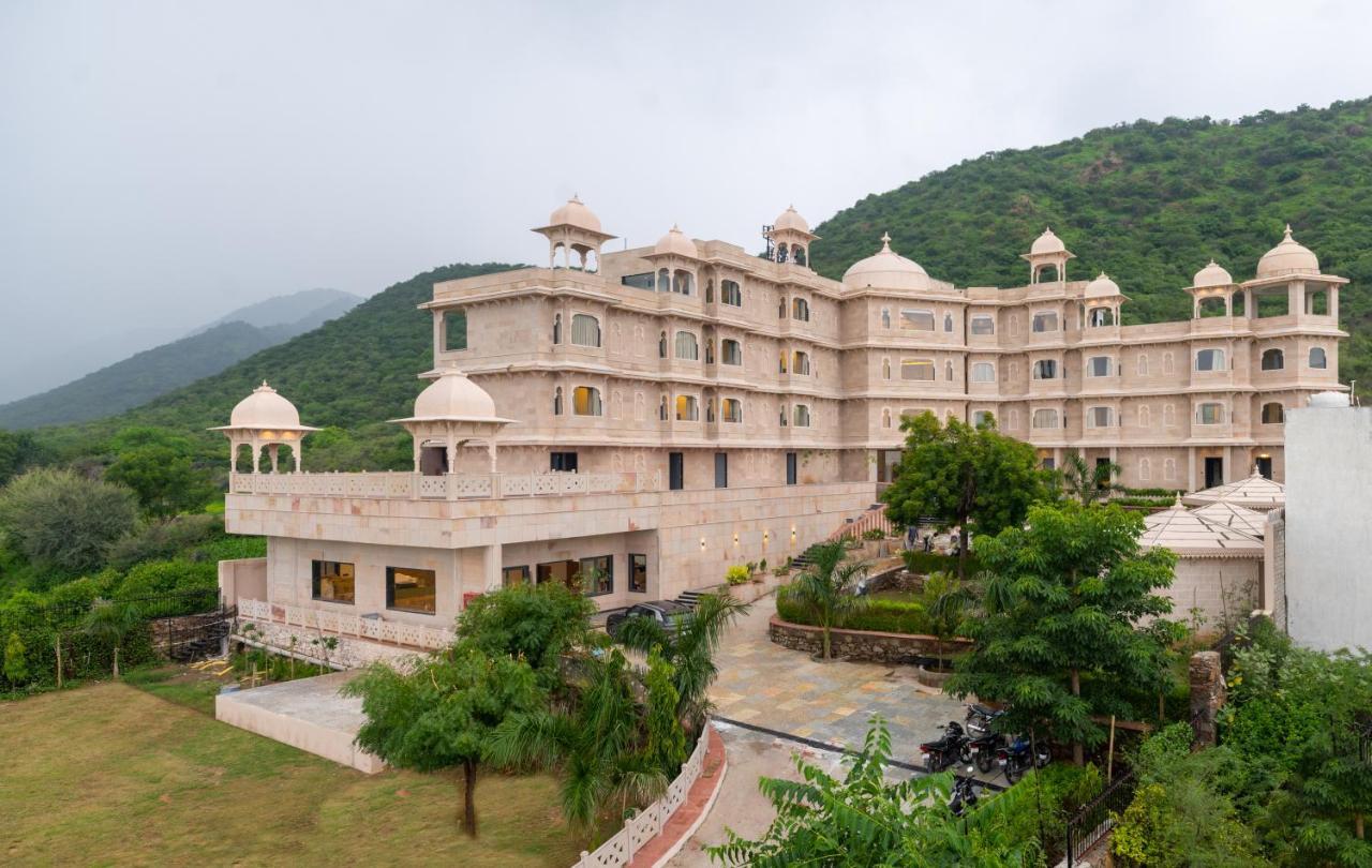 Traavista Aravali Mahal Hotel อุเดเปอร์ ภายนอก รูปภาพ