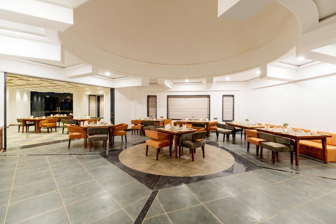 Traavista Aravali Mahal Hotel อุเดเปอร์ ภายนอก รูปภาพ