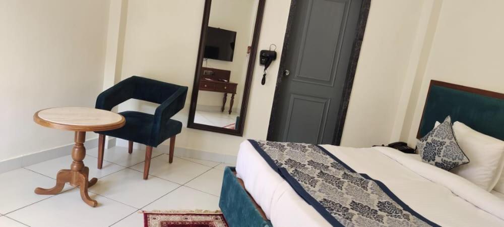 Traavista Aravali Mahal Hotel อุเดเปอร์ ภายนอก รูปภาพ