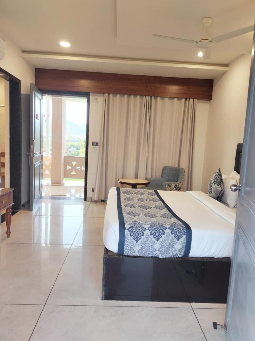 Traavista Aravali Mahal Hotel อุเดเปอร์ ภายนอก รูปภาพ
