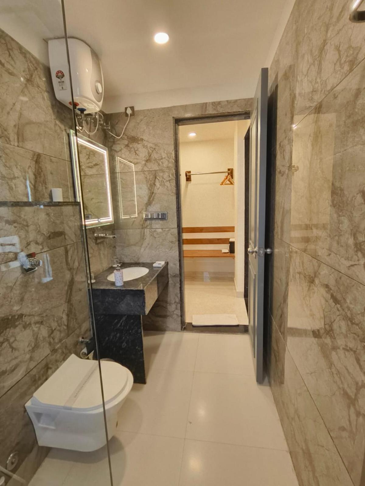 Traavista Aravali Mahal Hotel อุเดเปอร์ ภายนอก รูปภาพ